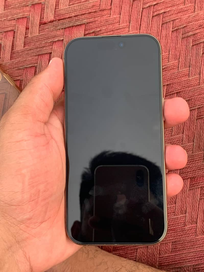 Apple iPhone 16 Pro 4
