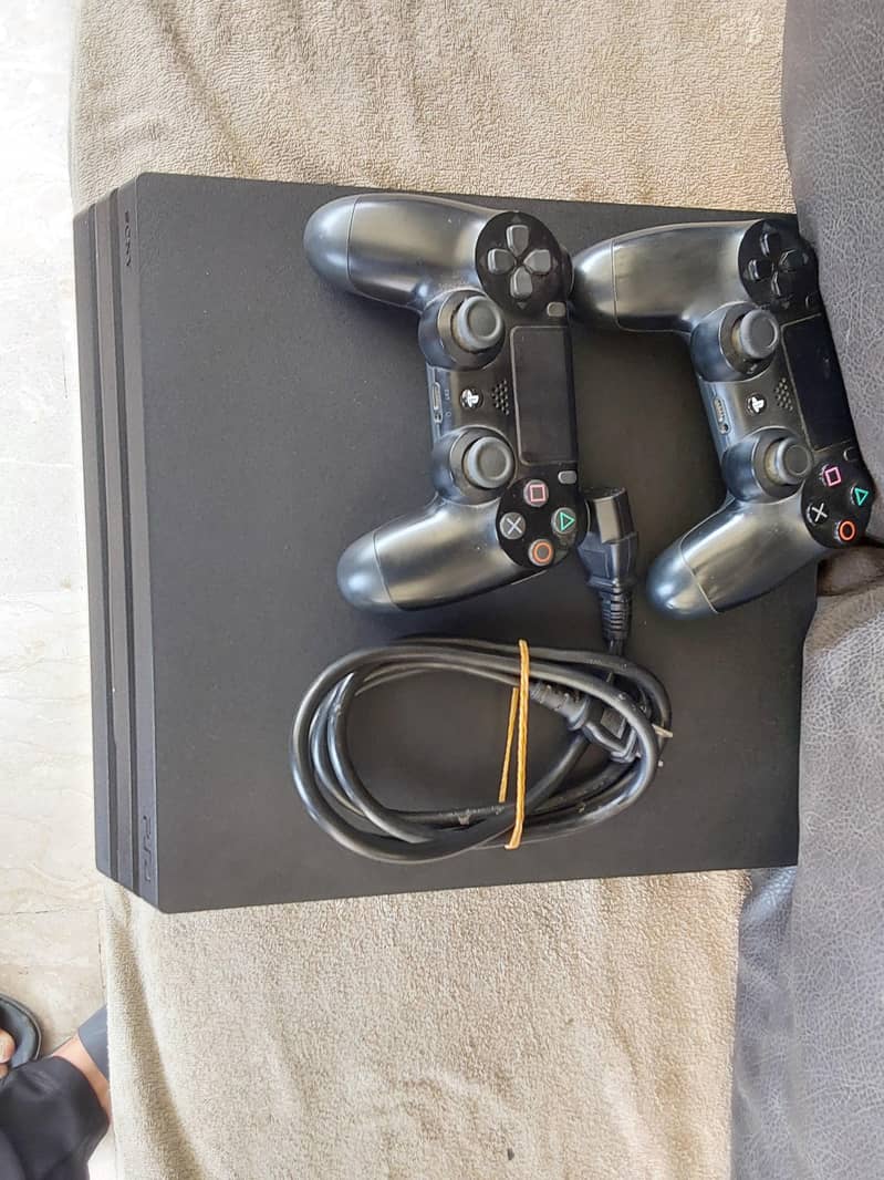 Playstation ps4 pro [canada version]   1
