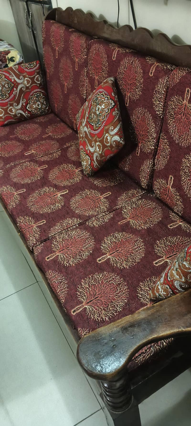 5 seater sofa in good condition 0