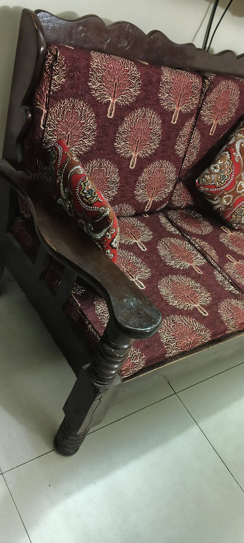 5 seater sofa in good condition 1