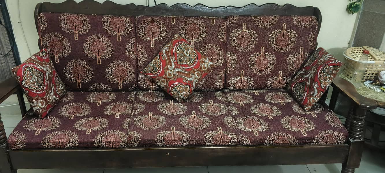 5 seater sofa in good condition 2