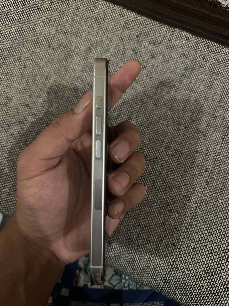 Apple iPhone 15 Pro Non Pta 4