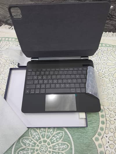 iPad Pro 13 M5 Wireless Keyboard Case