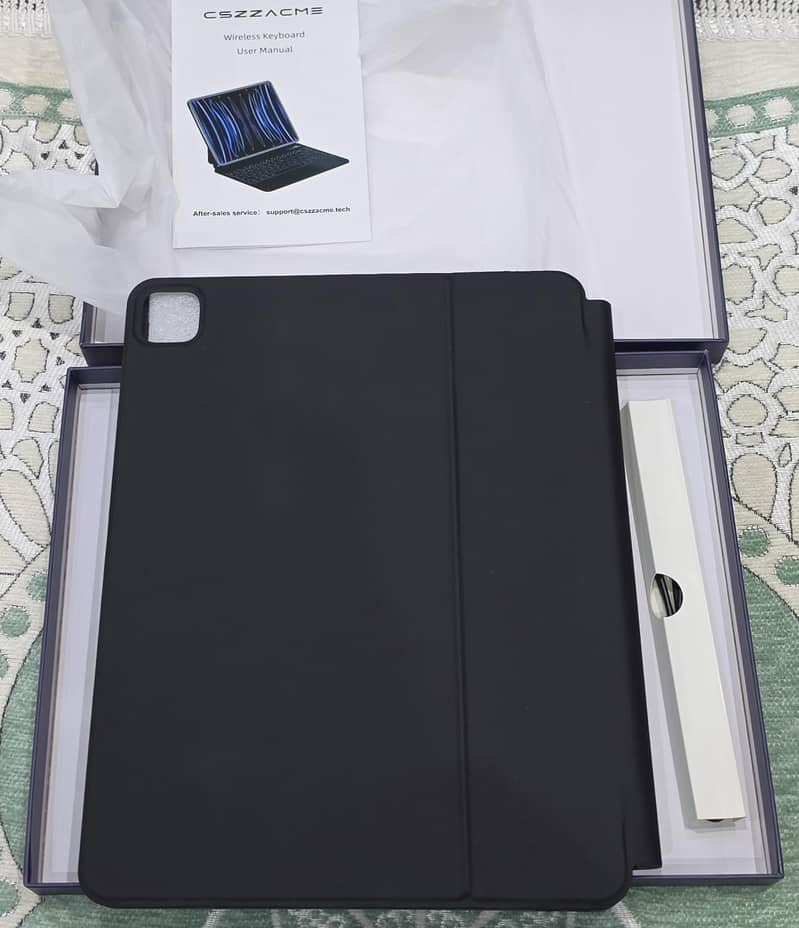 iPad Pro 13 M5 Wireless Keyboard Case 3