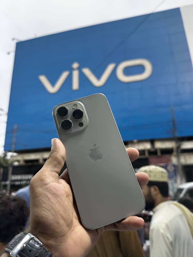 Apple iPhone 15 Pro Max 2