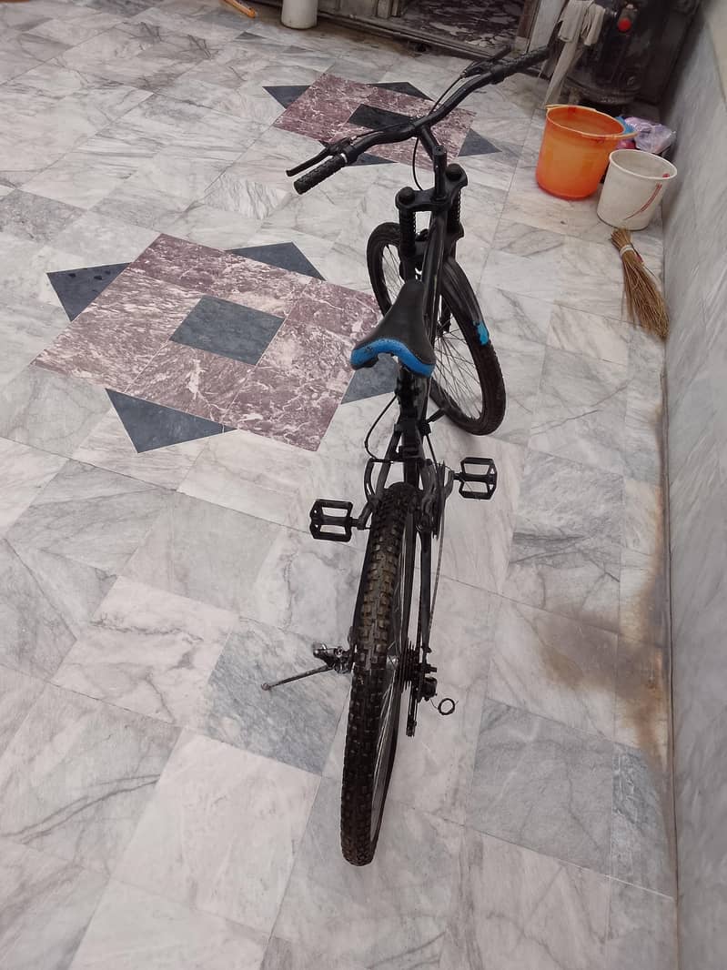 pedal on strees gone cycle with gear 3