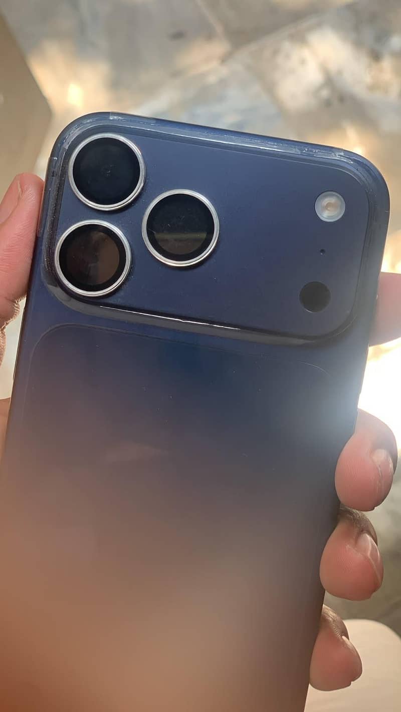 Apple iPhone 17 Pro Max 2