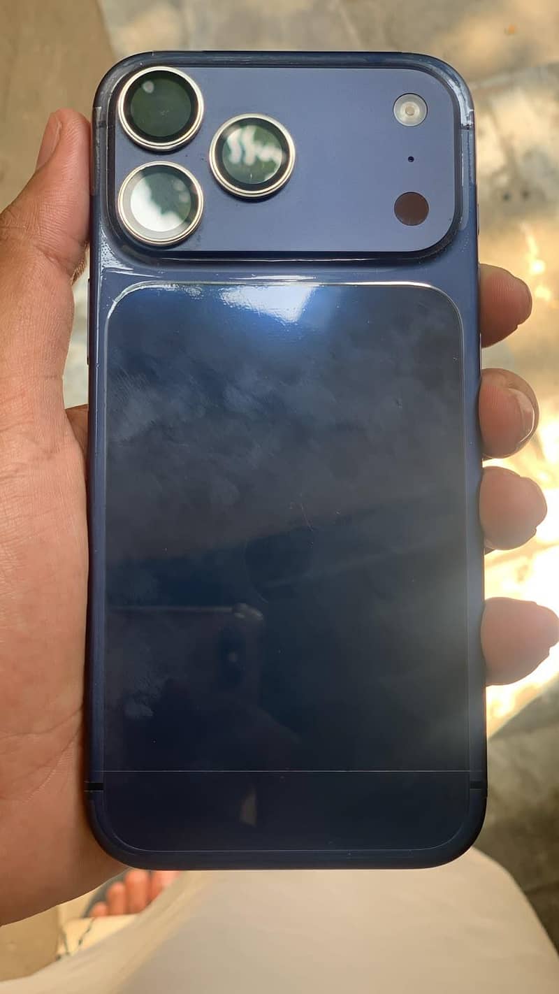 Apple iPhone 17 Pro Max 3