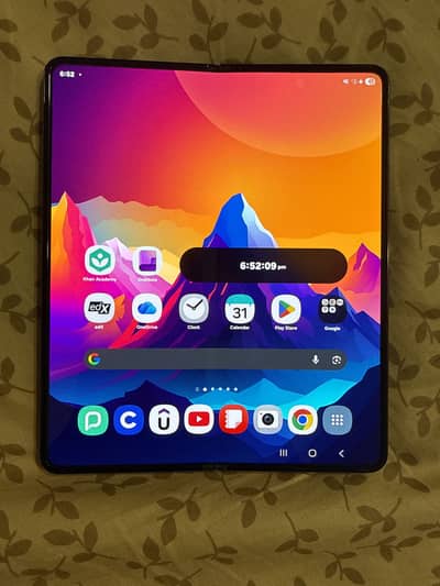 Samsung Mobile Z Fold 4 ( 4 Months Remaining) No Dot/ No Shade