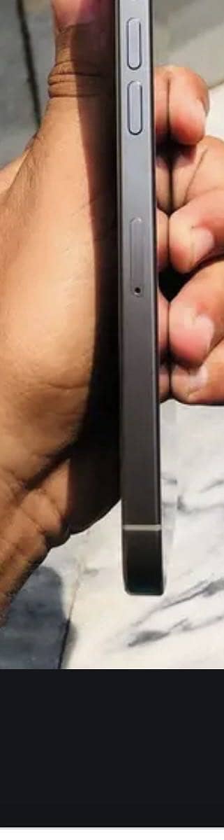 Apple iPhone 15 Pro Max 2