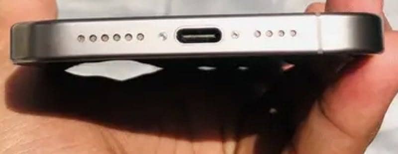 Apple iPhone 15 Pro Max 3