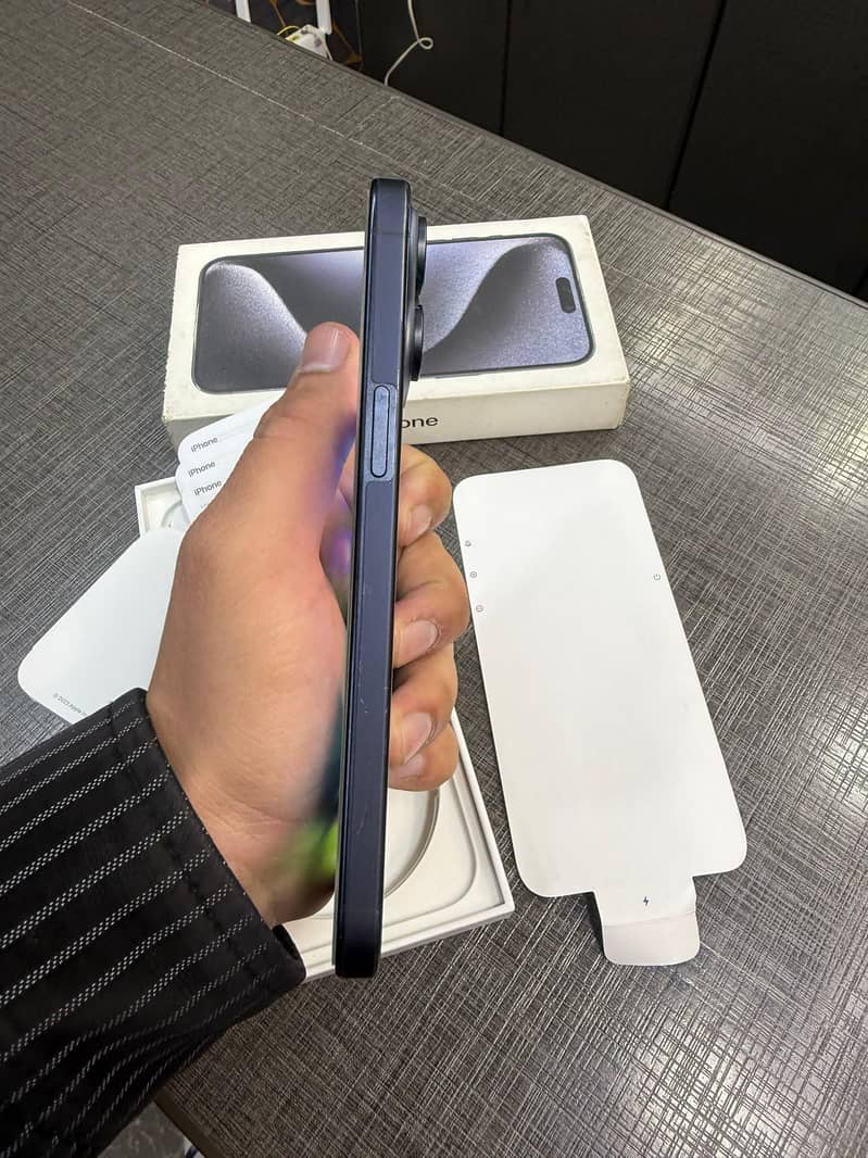 Apple iPhone 15 Pro Max 2