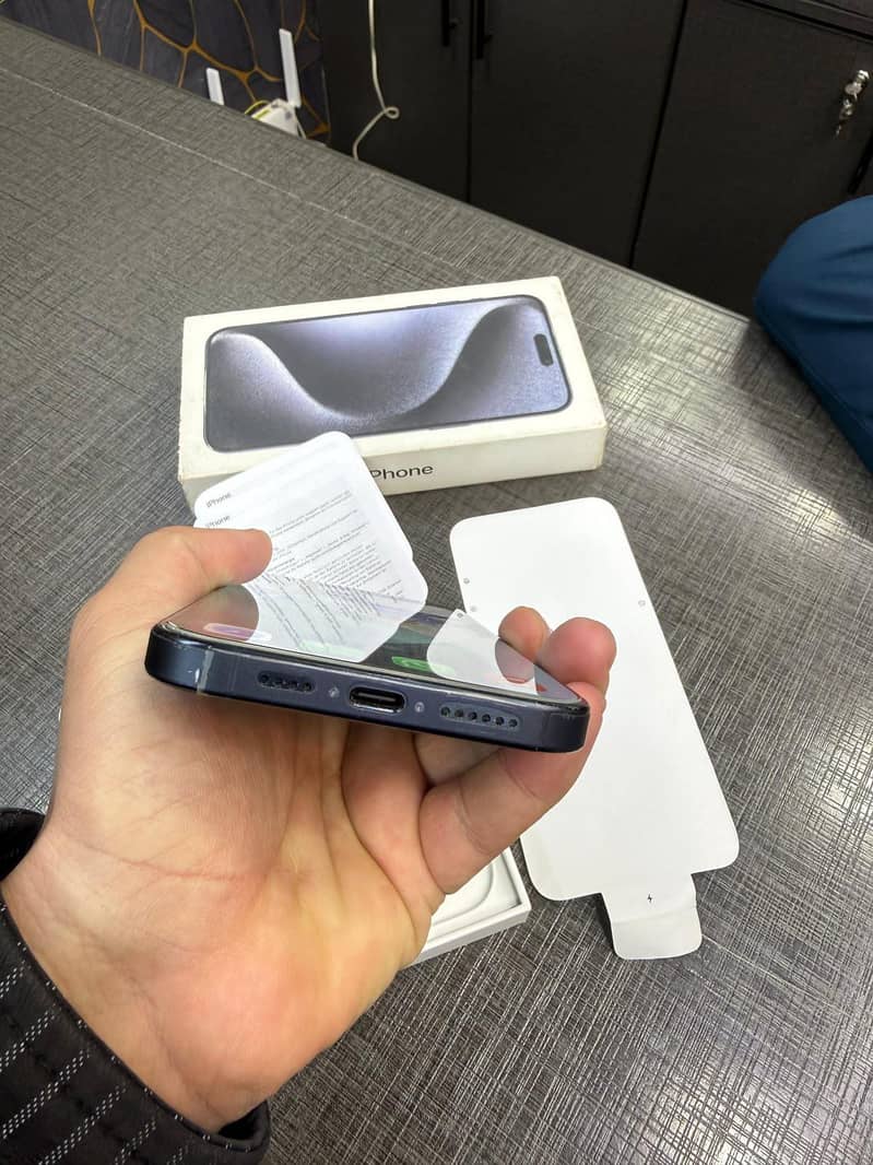 Apple iPhone 15 Pro Max 3