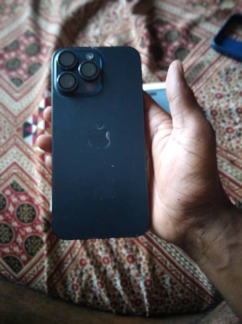 Apple iPhone 15 Pro Max 2