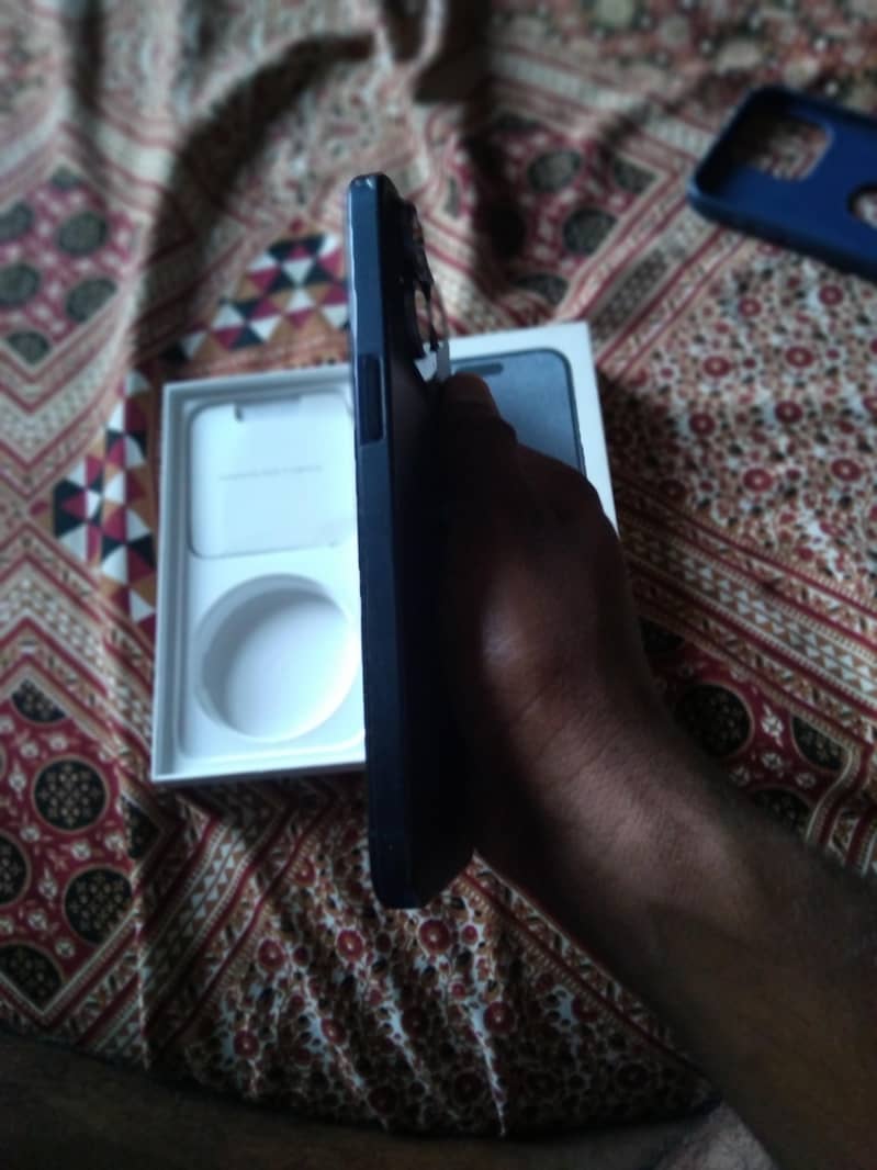 Apple iPhone 15 Pro Max 3