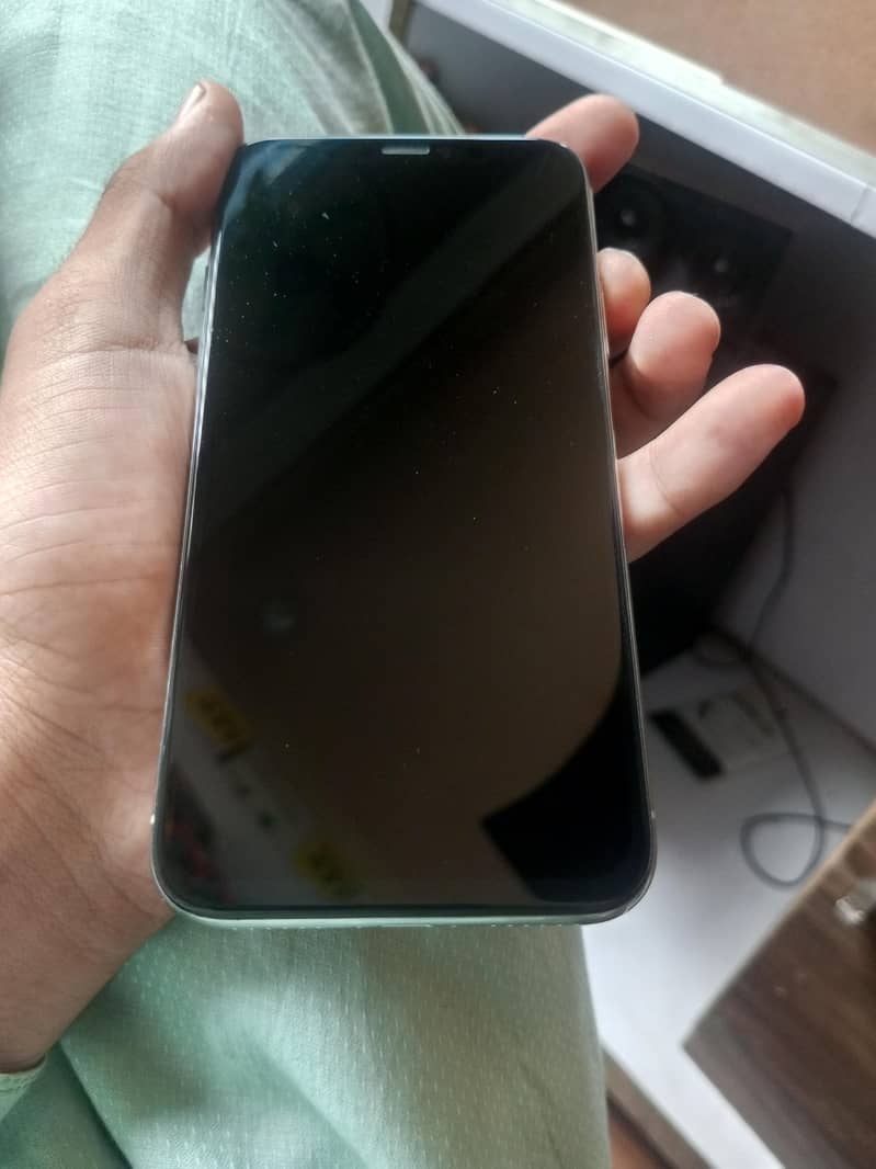 Apple iPhone X 4