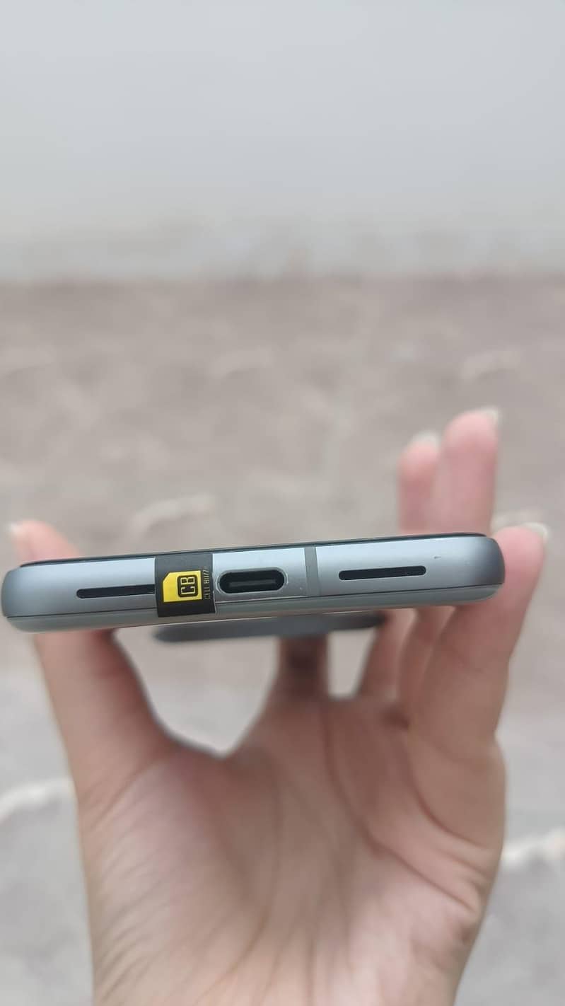 Google Pixel 8 4