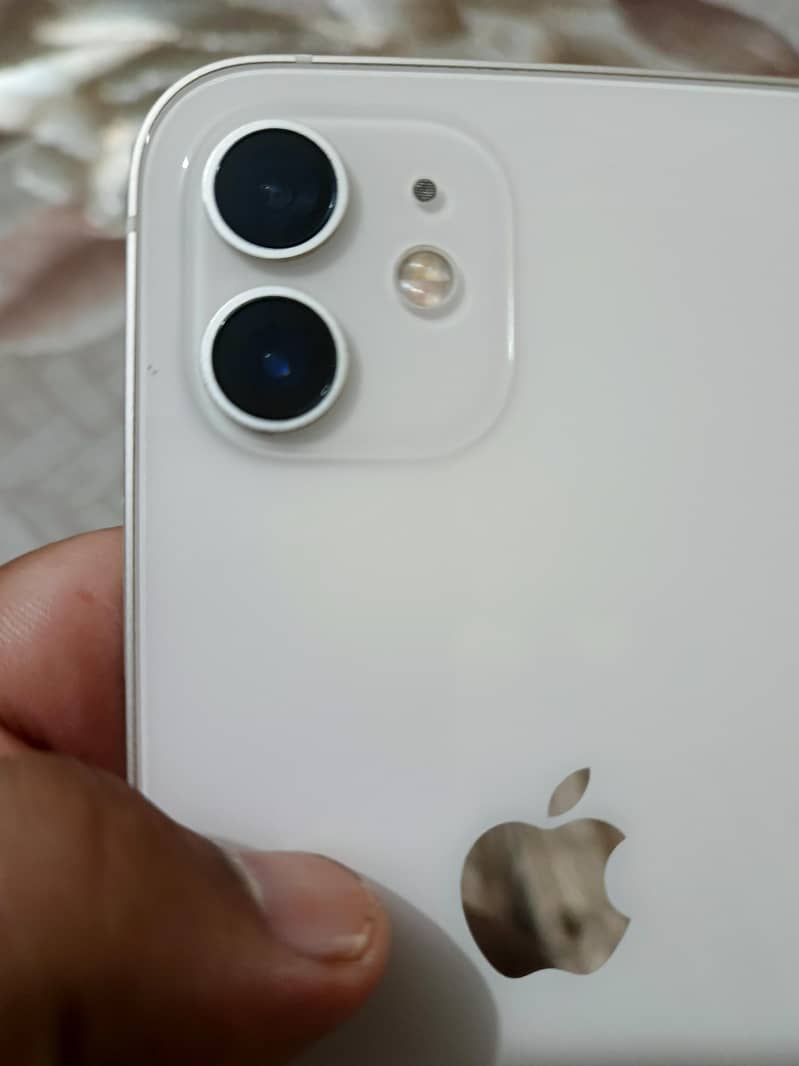 Apple iPhone 12 4