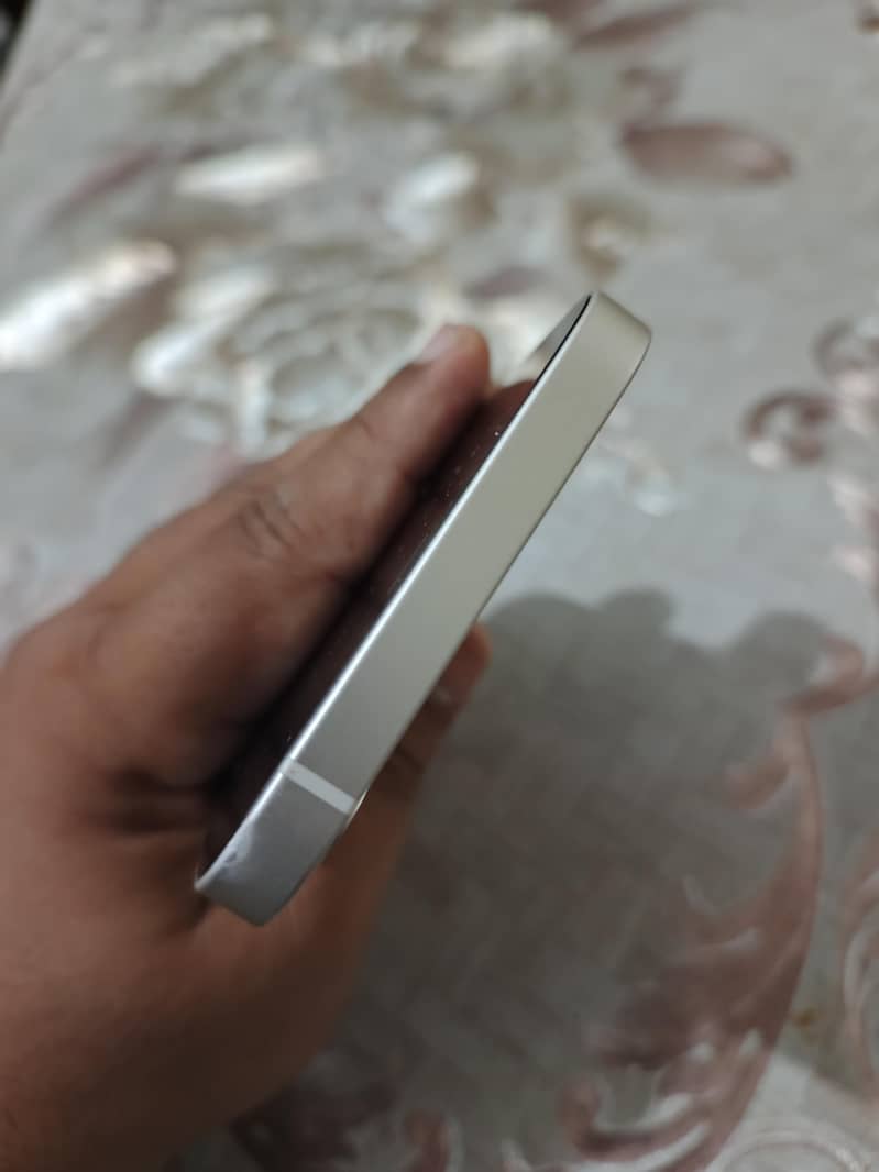 Apple iPhone 12 6