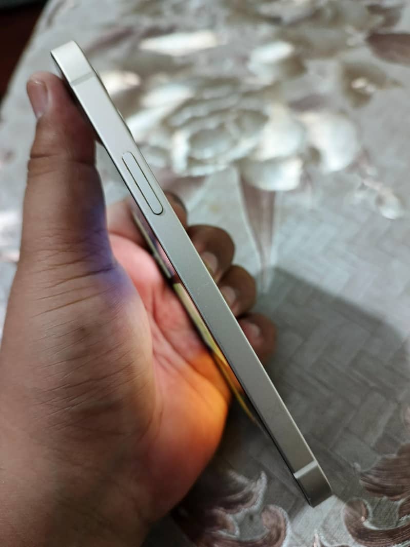 Apple iPhone 12 7