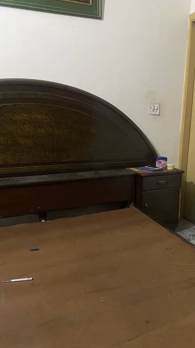 Wooden Queen Size Bed for Sale – Good Condition