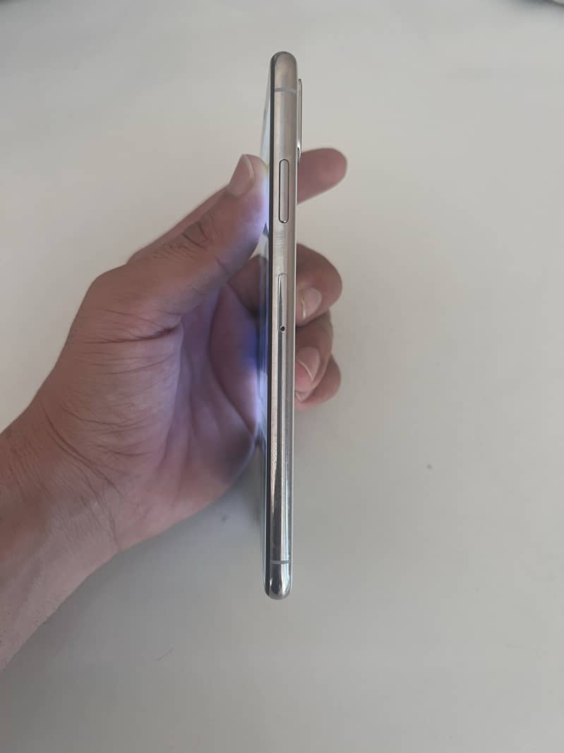 Apple iPhone XS Max 2