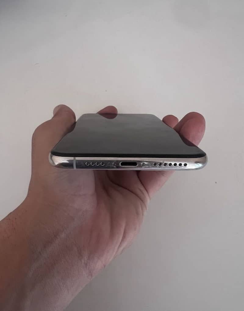 Apple iPhone XS Max 3