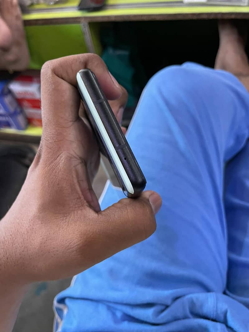 Google Pixel 6a 5