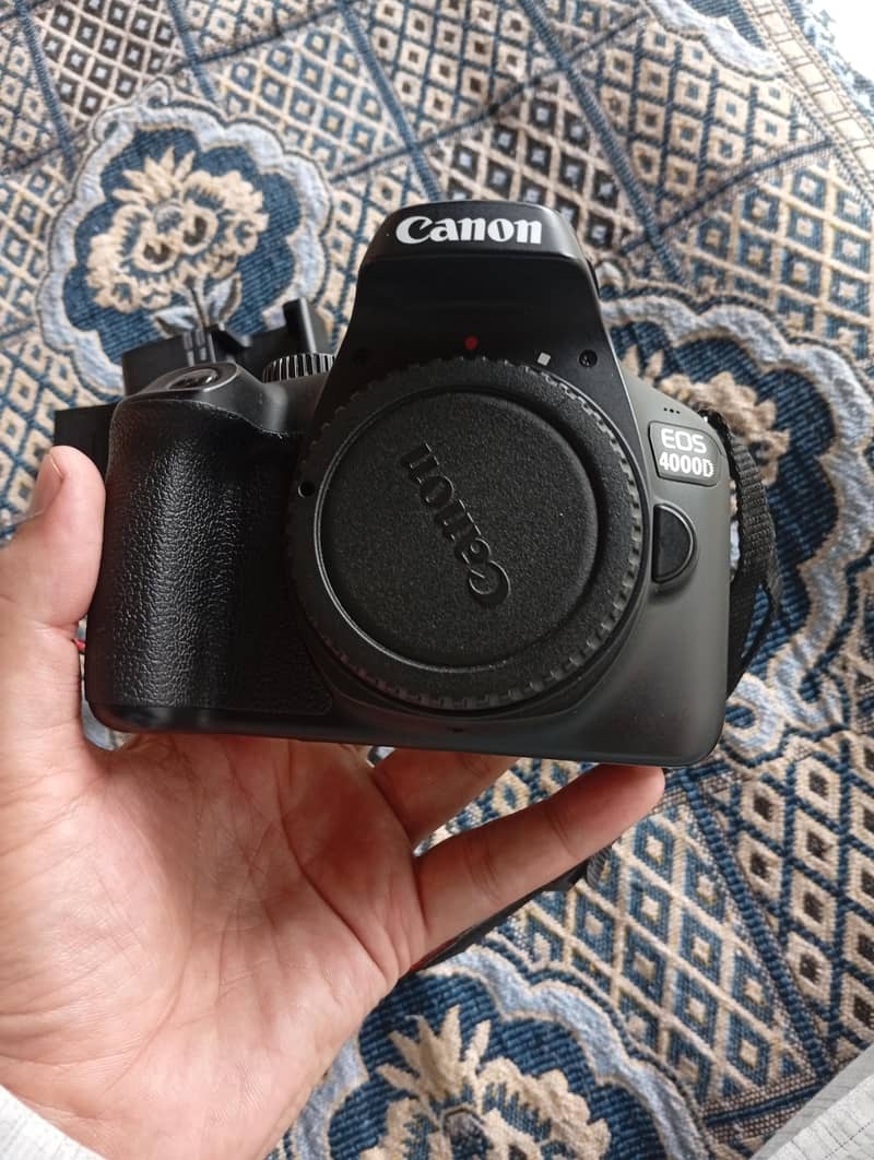 cemra canon Eos 4000 D 0
