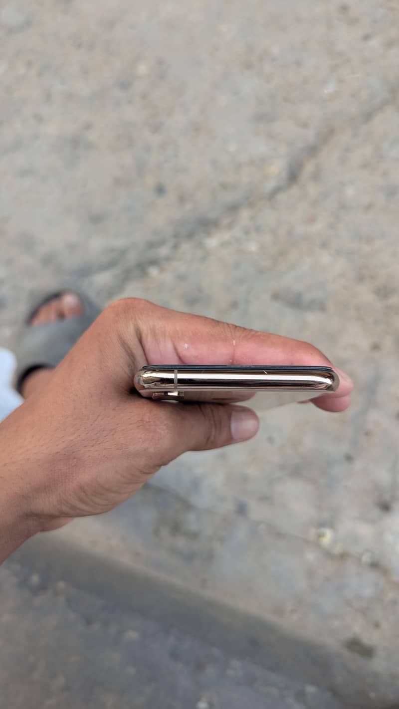 Apple iPhone XS Gold 4
