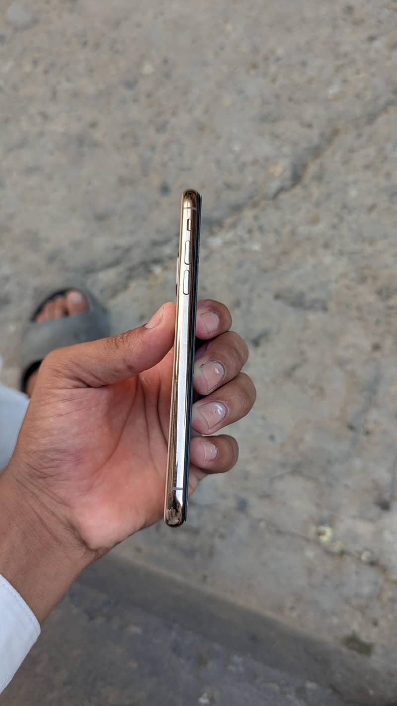 Apple iPhone XS Gold 5