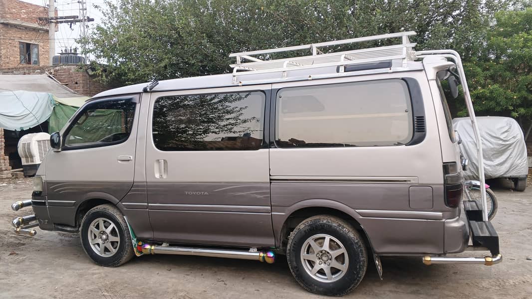 Toyota Hiace 2015 3