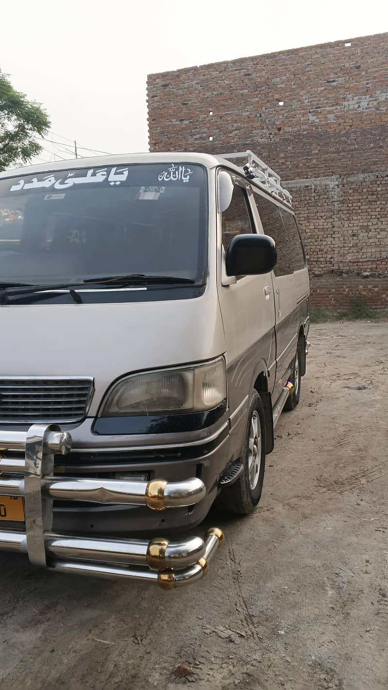 Toyota Hiace 2015 5