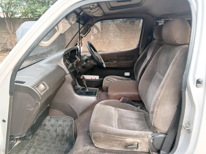 Toyota Hiace 2015 9