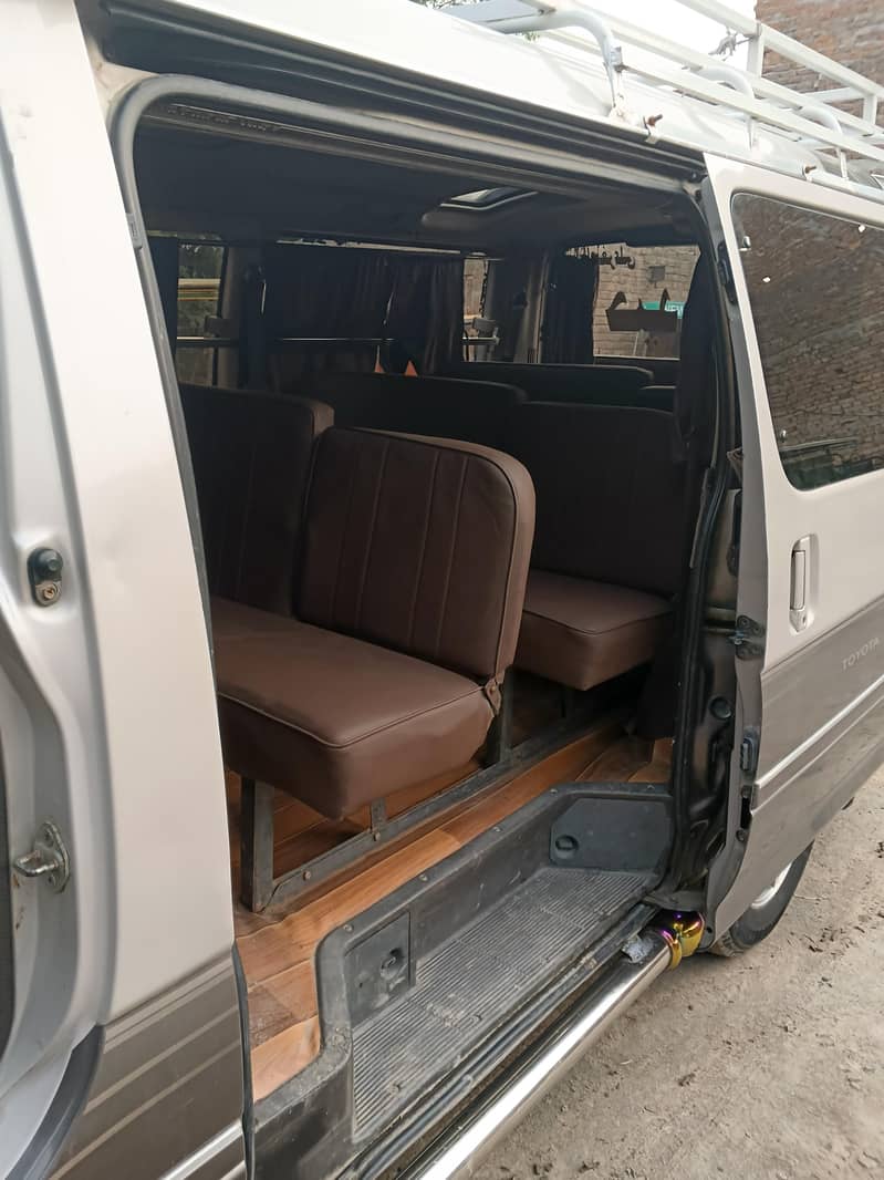 Toyota Hiace 2015 10