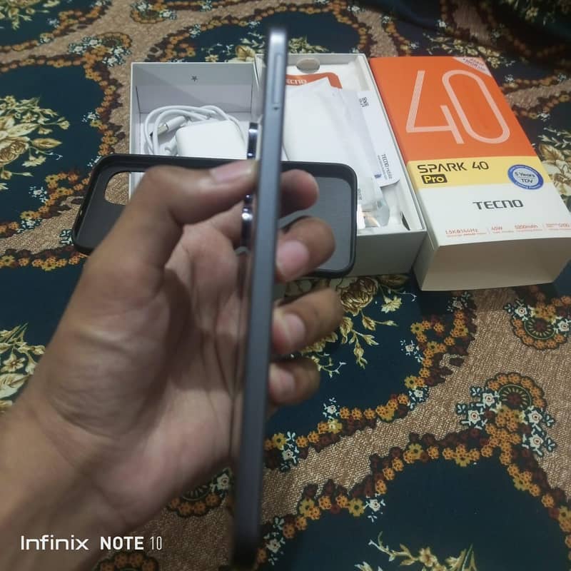 Tecno Spark 40 pro 4