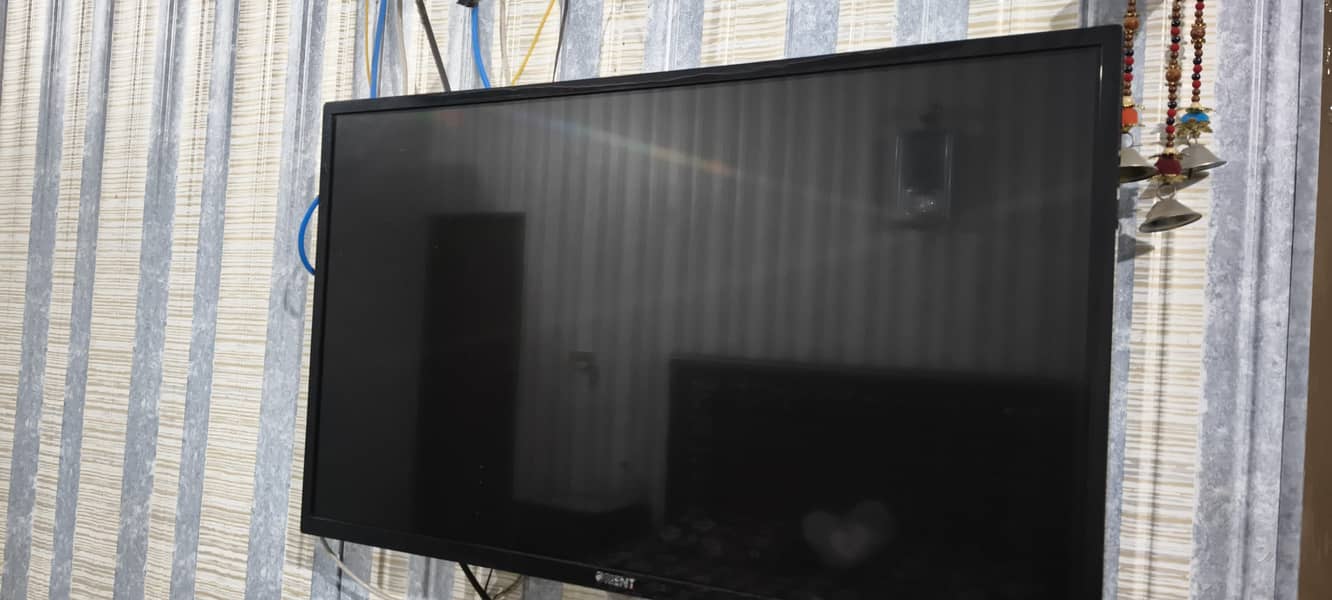Orient LED 32 inch condition 10/9 1