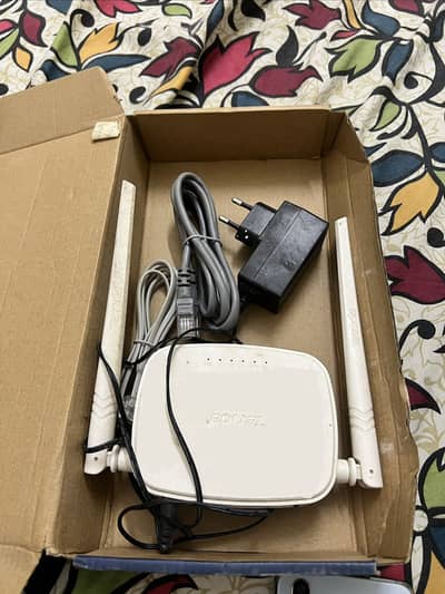 Tenda Router Brand New. Few days used