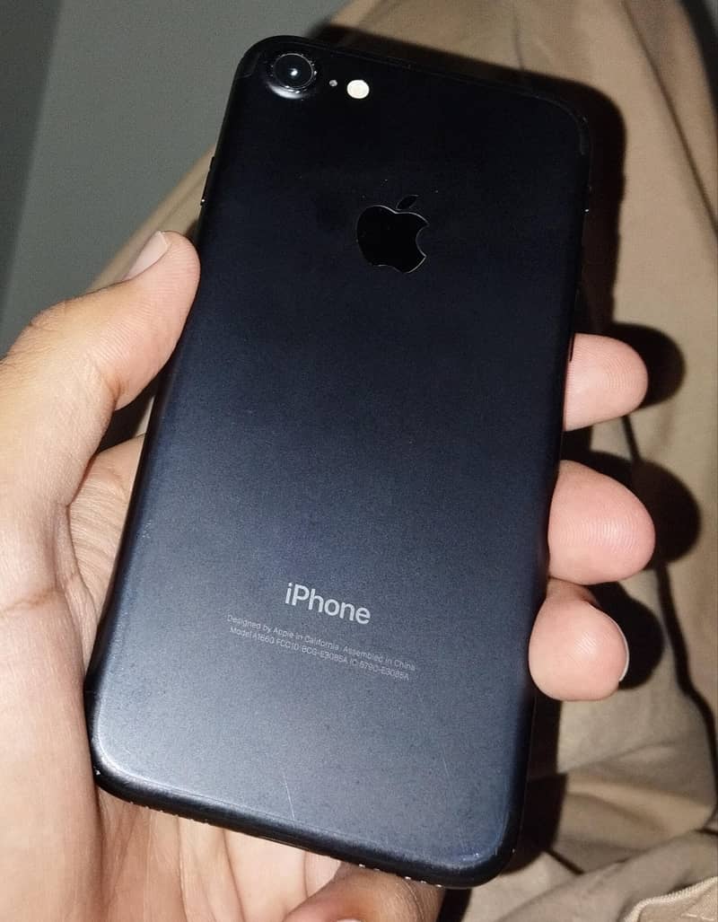 Apple iPhone 7 1