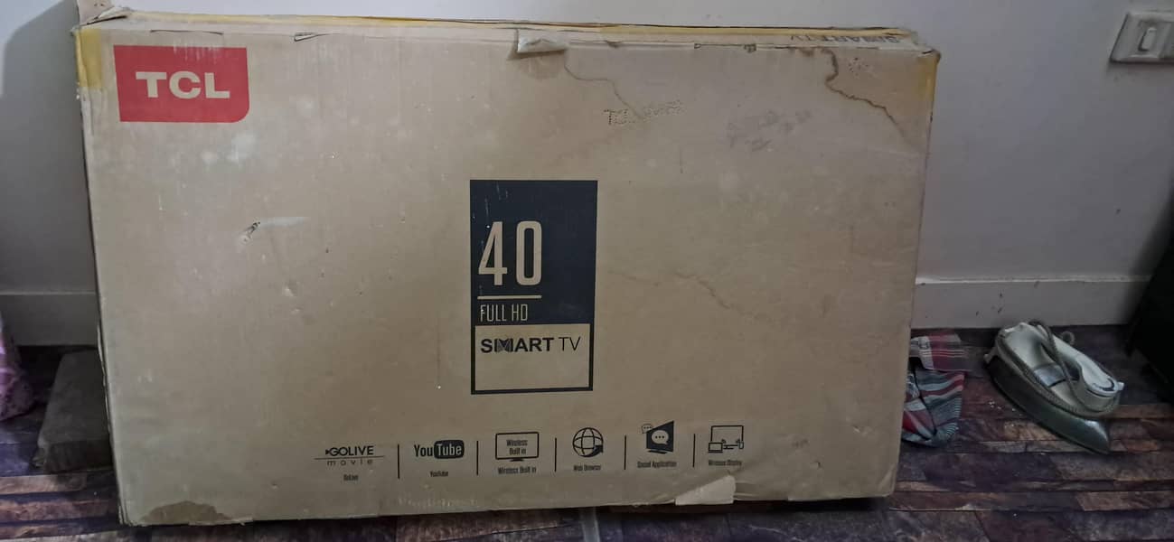 TCL 40" smart Led working board 0