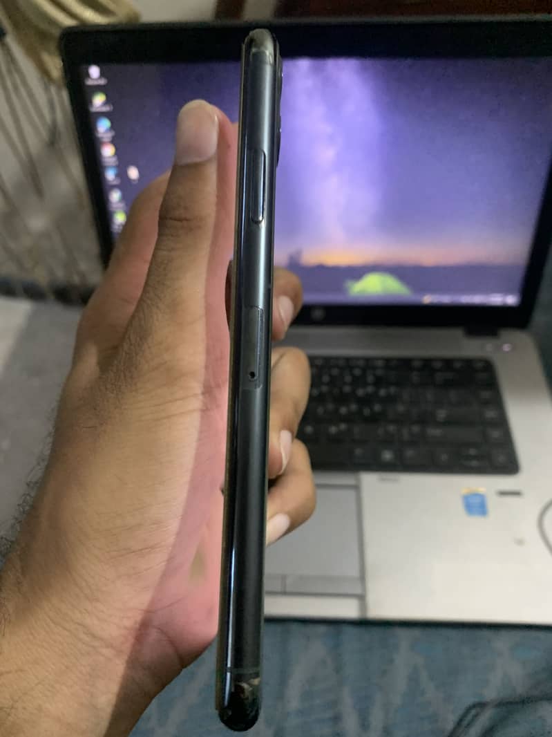 Apple iPhone 11 Pro Max 3