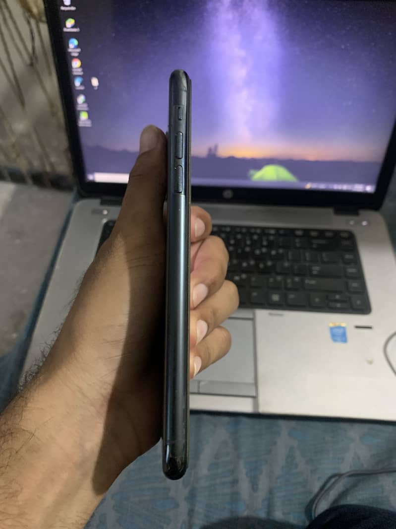 Apple iPhone 11 Pro Max 4