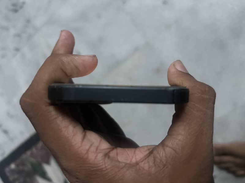 Apple iPhone 13 2