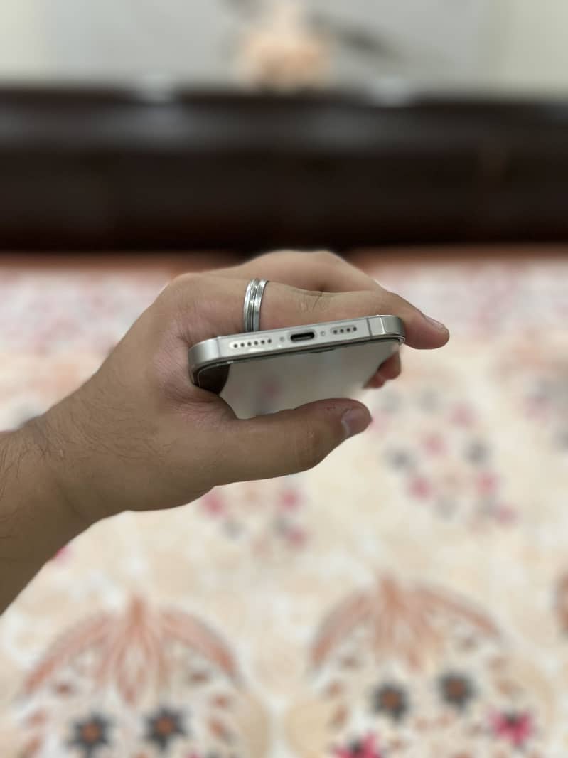 Apple iPhone 15 Pro Max 0