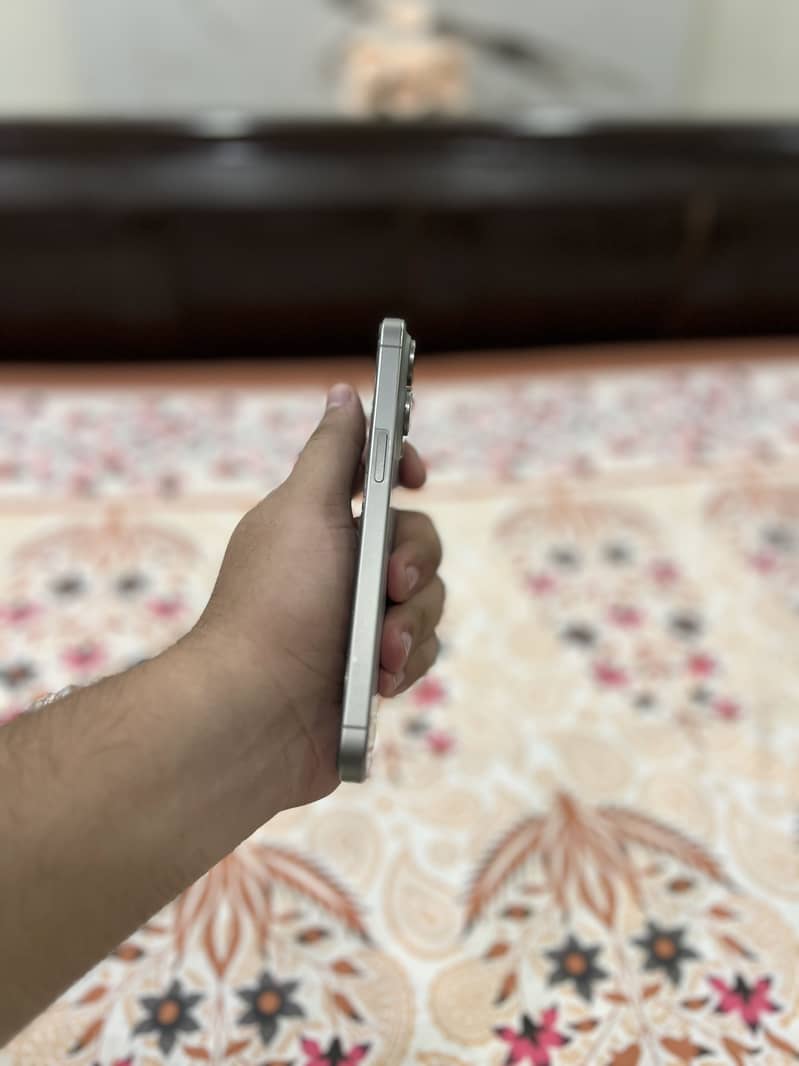Apple iPhone 15 Pro Max 2