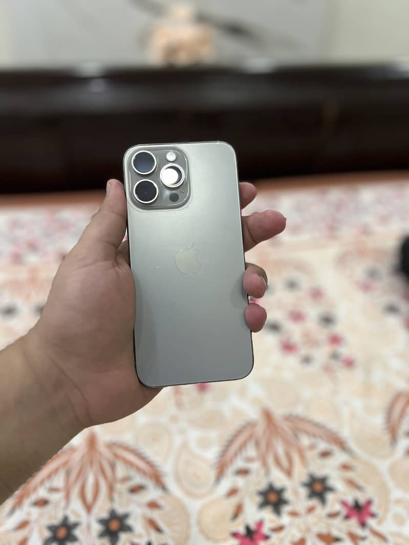 Apple iPhone 15 Pro Max 4