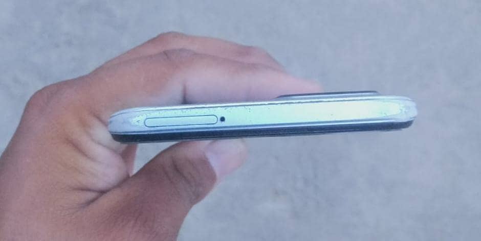 Vivo Y15s 4