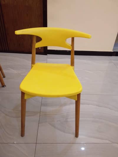 imported plastic dinning table with 4 multi colour chairs