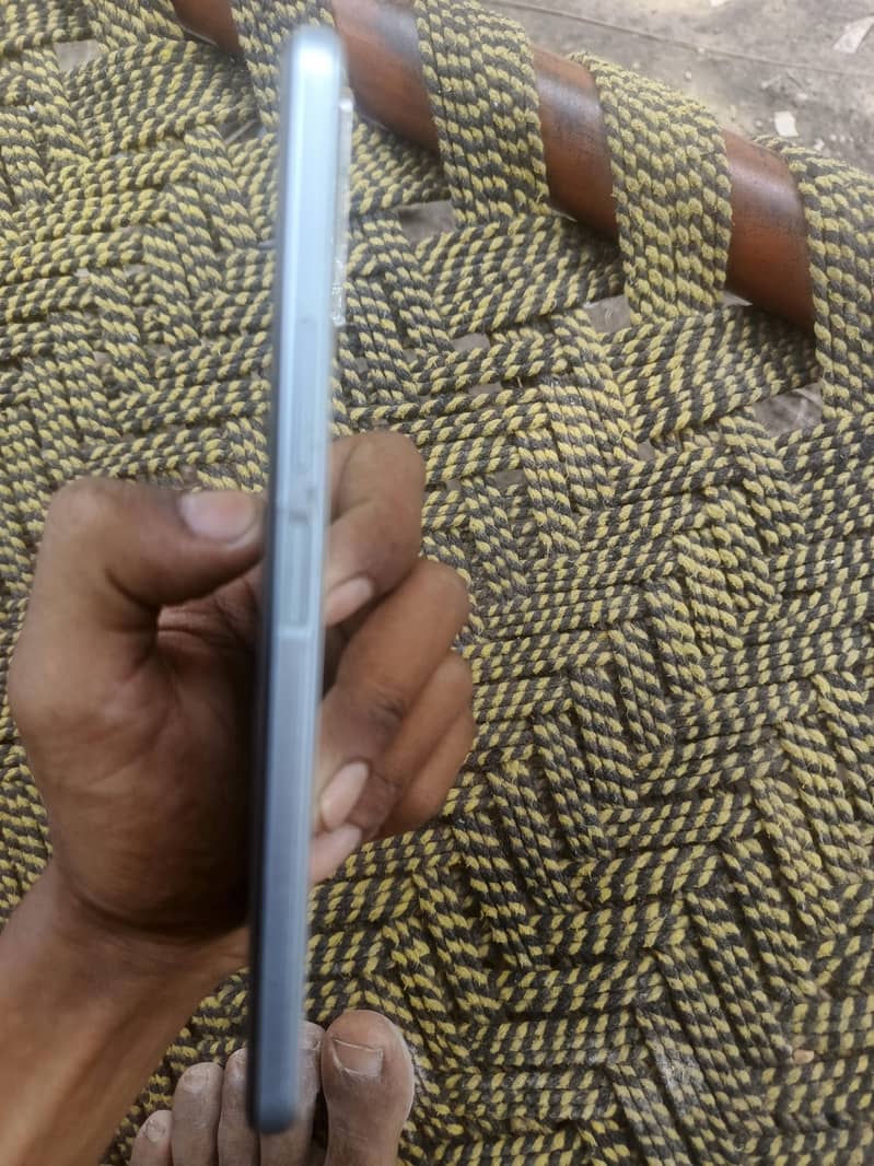 Vivo Y21 4