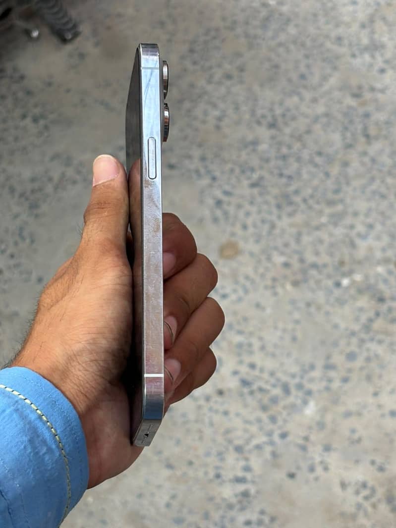 Apple iPhone 14 Pro Max 3